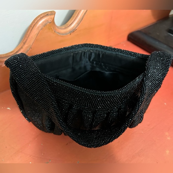 Gorgeous vintage beaded black purse handbag quality made squeeze frame stunning! - Picture 3 of 11